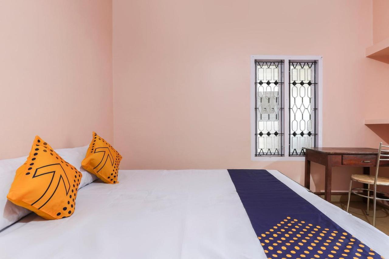 Spot On 68111 Jeena Motels コッラム エクステリア 写真