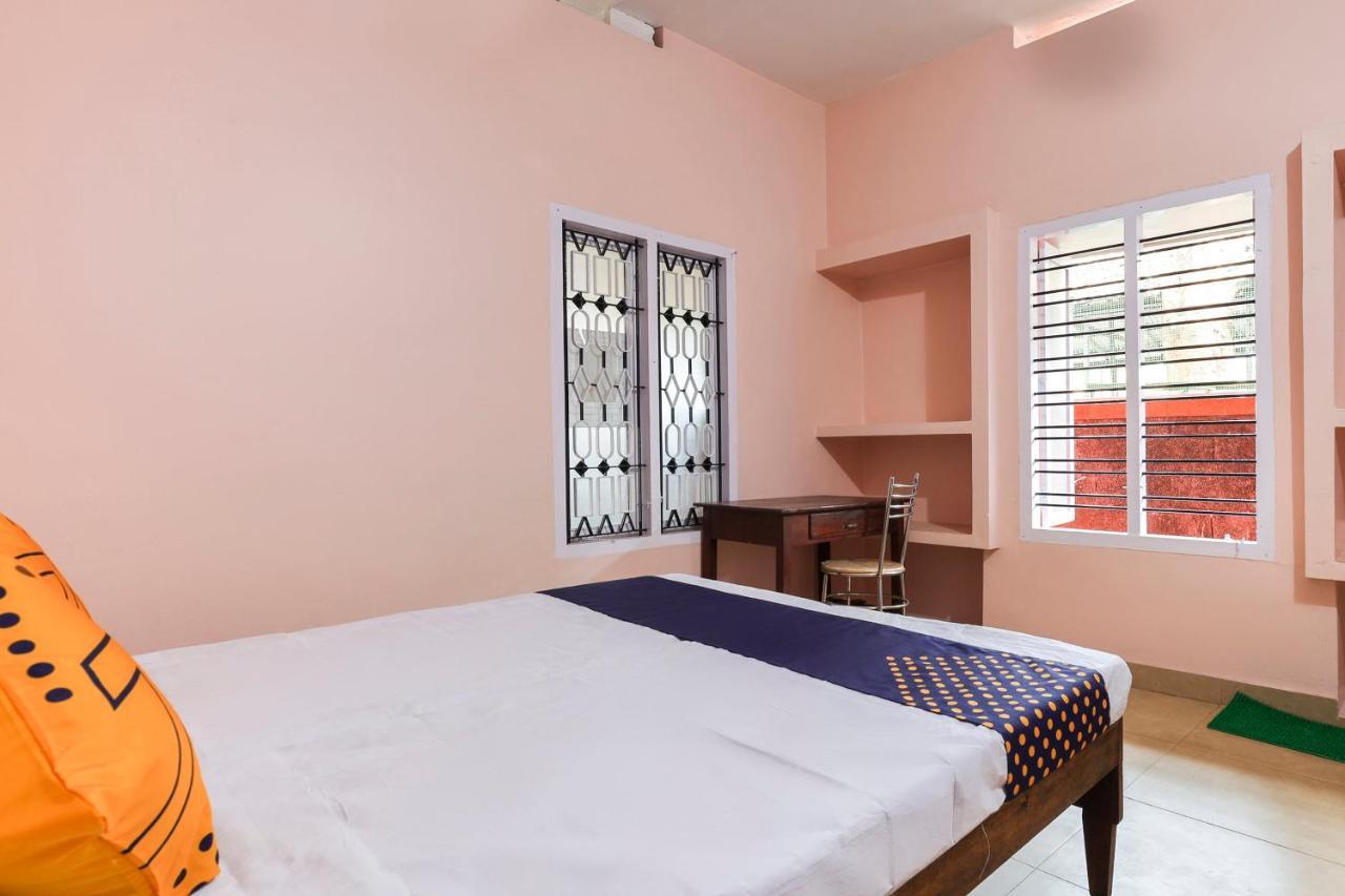 Spot On 68111 Jeena Motels コッラム エクステリア 写真
