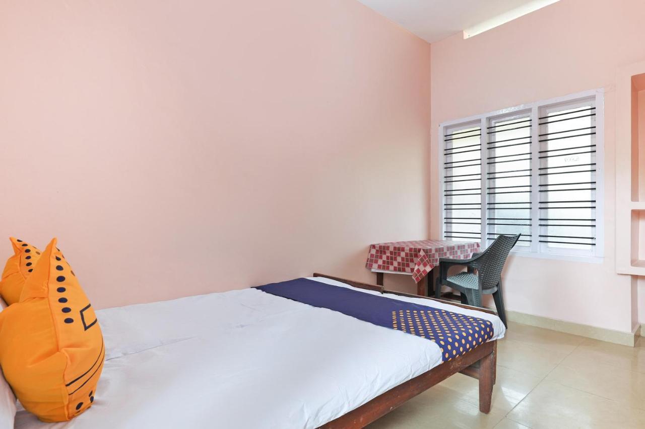Spot On 68111 Jeena Motels コッラム エクステリア 写真