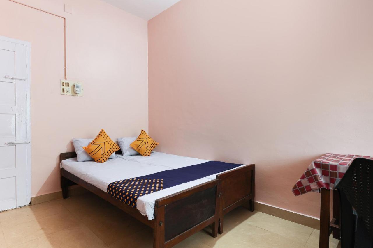 Spot On 68111 Jeena Motels コッラム 部屋 写真